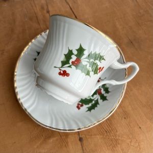 Vintage Christmas Holly & Berries Tea Cup & Saucer Made in Romania ARPO